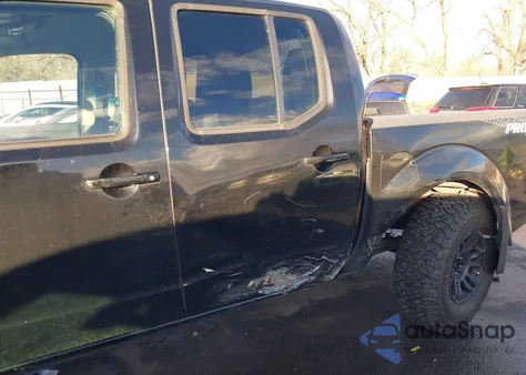 2013 Nissan Frontier Pro-4X z USA, uszkodzony, nr VIN 1N6AD0EV2DN738000